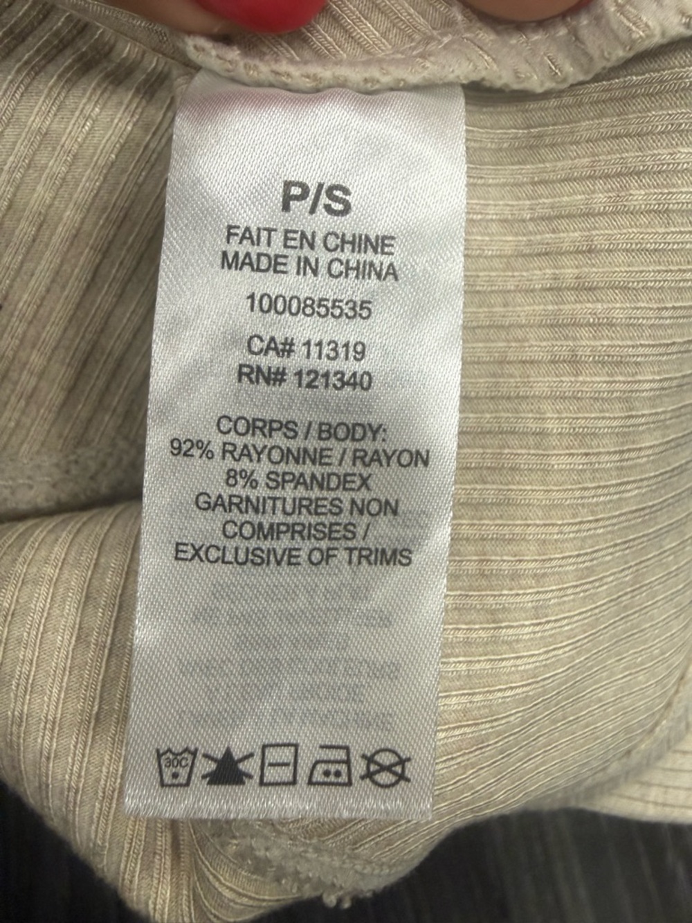 Garage Notch Front Long Sleeve Ribbed Top Size P/S - Picture 9 of 9